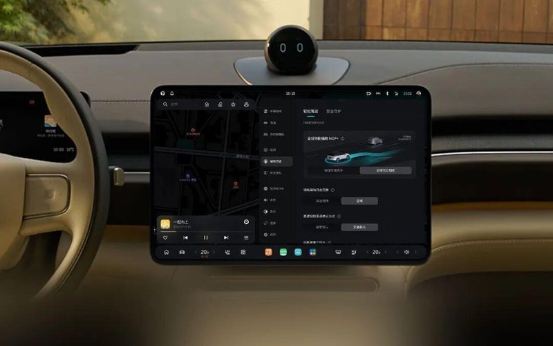  蔚来世界模型全新版本推送后，用户智能辅助驾驶使用显著提升；技术架构升级带来明显变化。 汽车科技