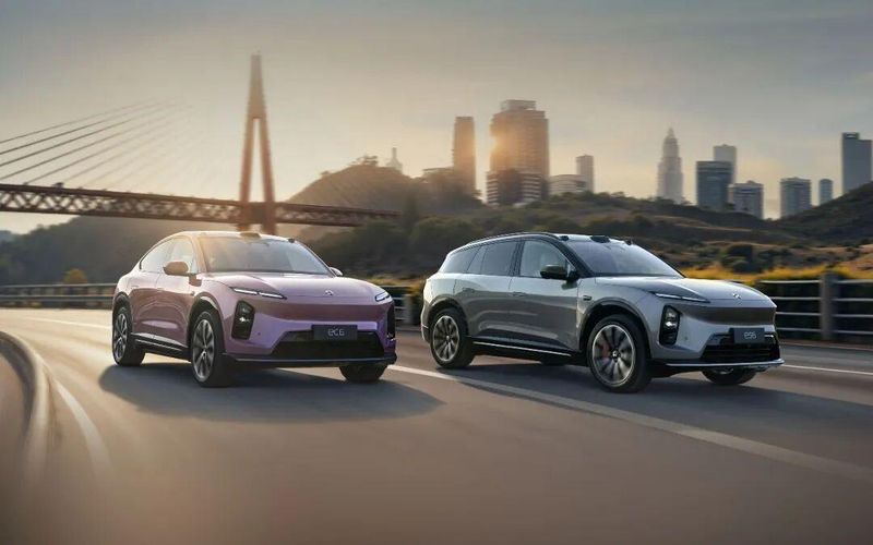  蔚来世界模型全新版本推送后，用户智能辅助驾驶使用显著提升；技术架构升级带来明显变化。 汽车科技