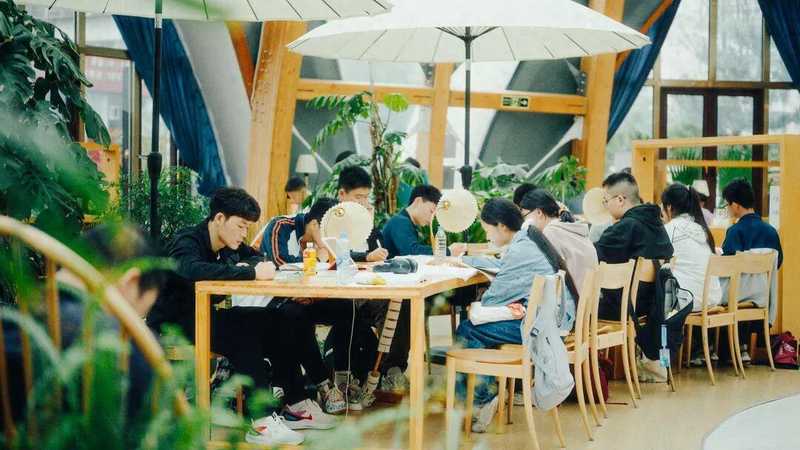 六年深耕：莲花书屋如何以“空间+内容”双轮驱动重塑城市阅读生态