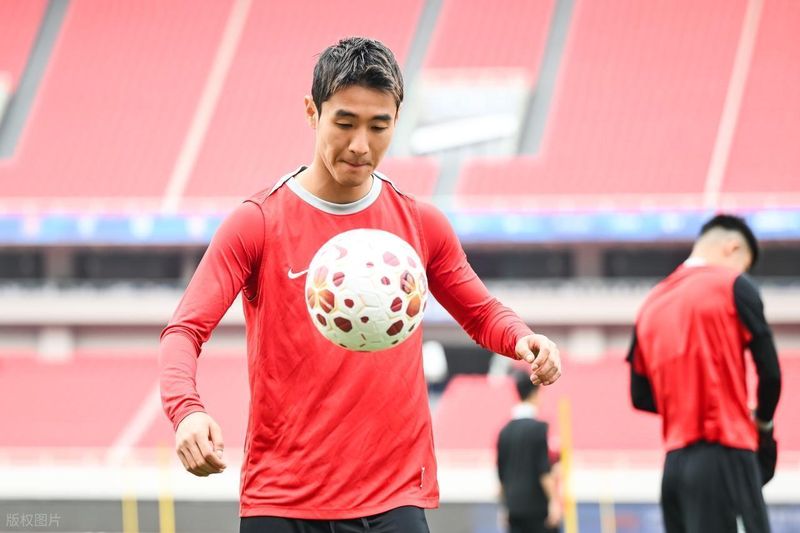  【战术解码】成都蓉城登顶背后的效率革命：外援配置与空间重构的深度解析 体育新闻