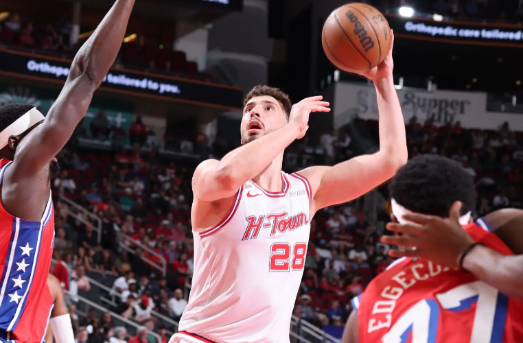  【数据透视】申京状态波动深层逻辑：火箭季后赛攻坚战的隐形炸弹 体育新闻